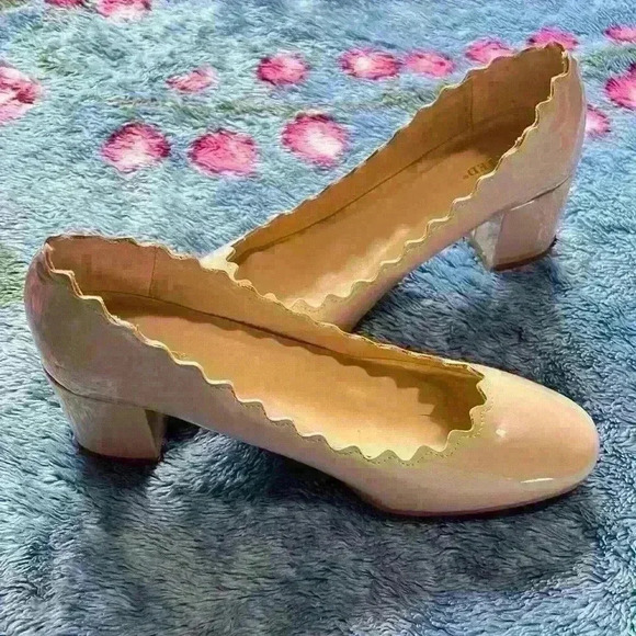 Beige faux patten leather scallop heels size 8#classy#girly#oldmoney#femine - Picture 1 of 10